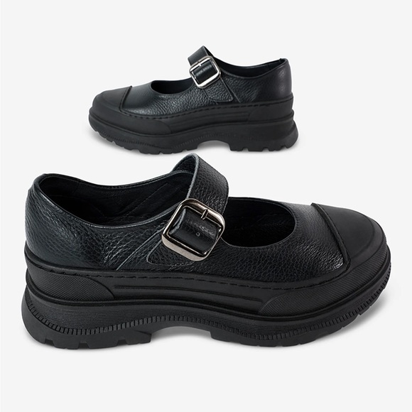 NWOT Intentionally Blank Courtney Lug Sole
Mary Jane size 39 size 8.5 - Picture 1 of 15